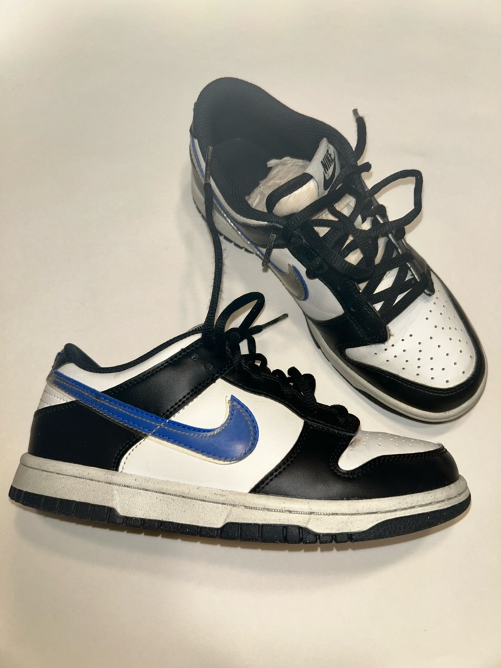 Nike Kids Low Top Sneakers in Black, White & Blue